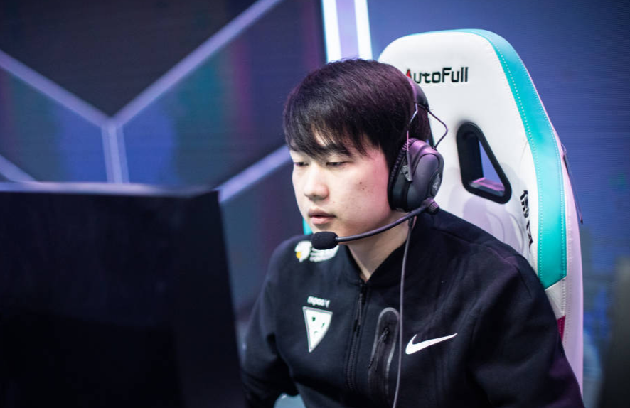 LGD不敌OMG，小五表现让老粉丝泪目