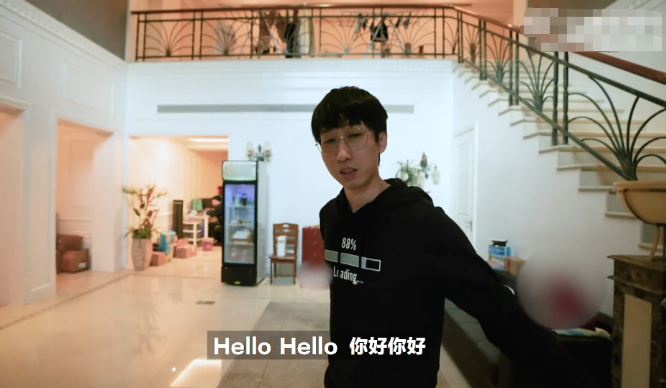 RNG官方发布战队新基地一段视频，两层别墅