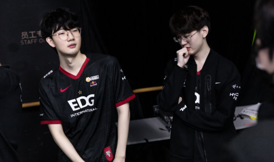 EDG战队真的太火了，荣登东方卫视晚间新闻