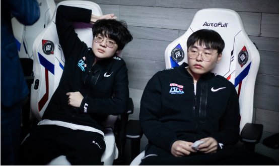 Weiwei成功挤下Morgan，暂居韩服Rank榜首