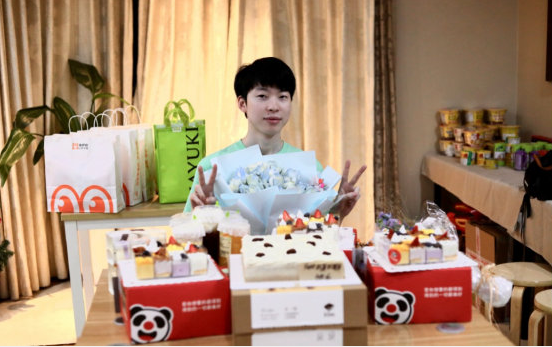 Hope与JDG相继发博庆祝自己LPL出道四周年