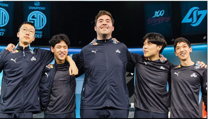 T1战队登顶全球战队排行榜， V5暂居第二