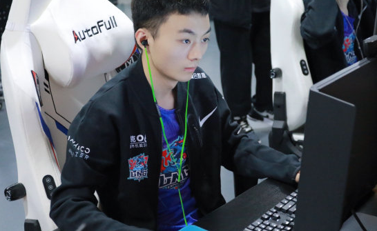 网友称赞LNG下路双人组，直言LNG提前开启季后赛模式