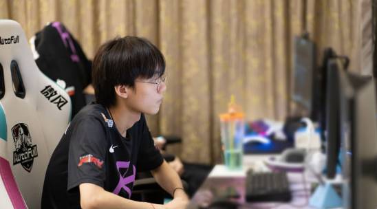 Doinb表示BLG中野没隐藏实力，而是RA太弱