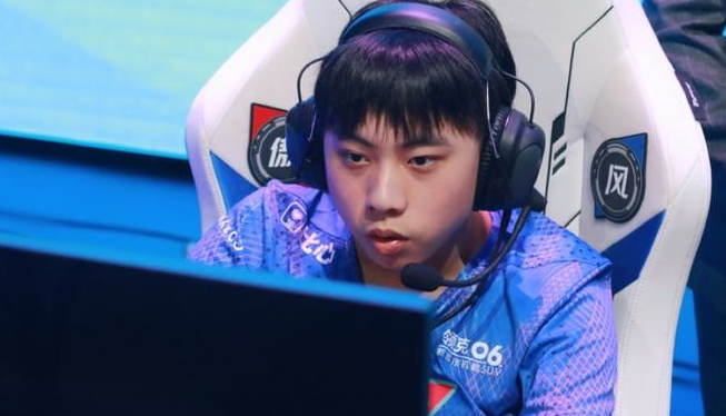 Ale不堪舆论压力？删除微博更换成全黑色头像