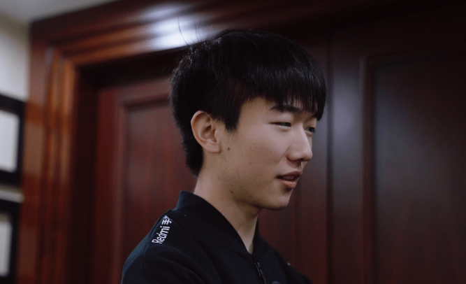 JDG晋级四强，如愿拿到季后赛复活甲