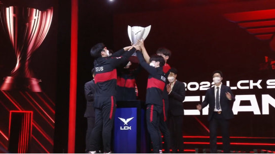 LPL英文流解说发推质疑T1实力引发热议