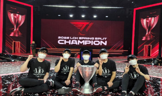 T1再创辉煌，以12连胜结束LCK赛区2022春季赛