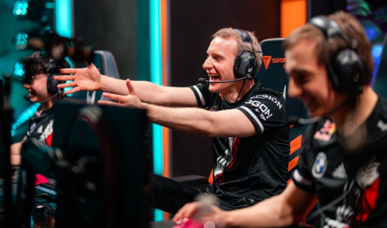 G2触发肌肉记忆，零封FNC和RGE夺下LEC春冠