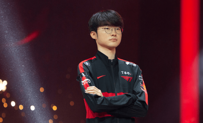 四位中单选手职业生涯荣誉大比拼，李哥傲视群雄