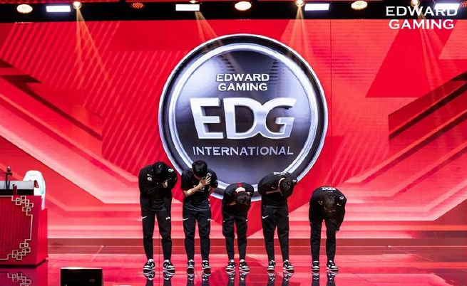 海外赛区网友认可EDG冠军皮肤质量，已超越IG