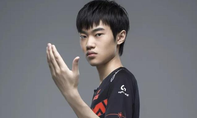 Fenfen发文回应表示“从未孤立霸凌过Knight”