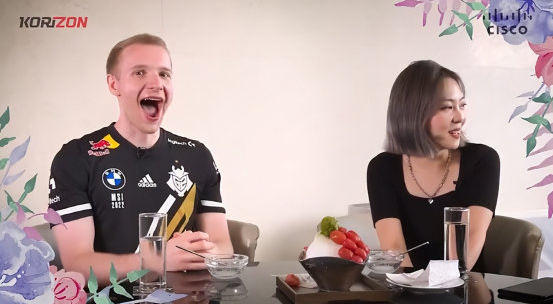 G2打野Jankos赛后线下与韩国美女主播“约会”
