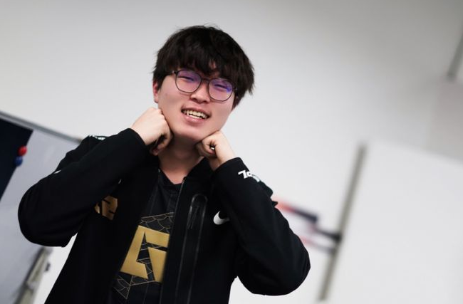 bin离开RNG加盟BLG，BLG官博光速沦陷