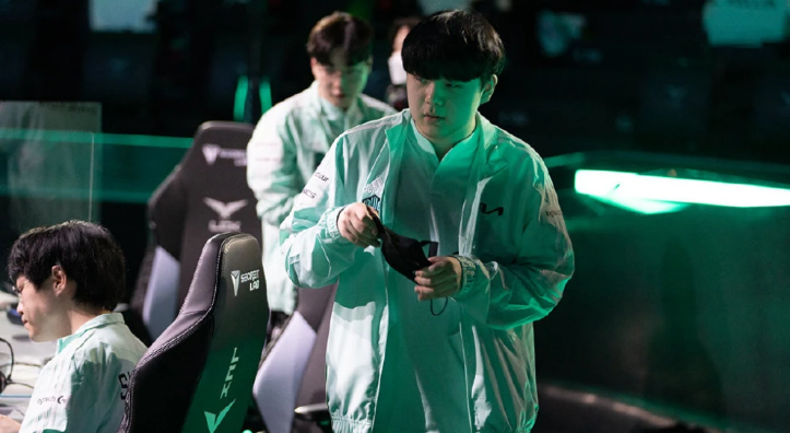 Hoya恢复“自由人”身份，DK宣布Hoya离队