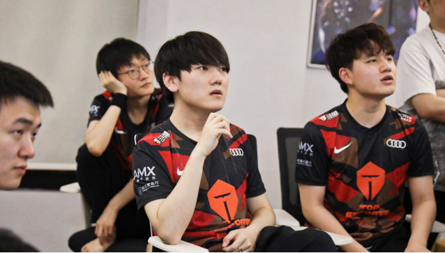 Jackeylove未能进入外媒评选的下路TOP5名单