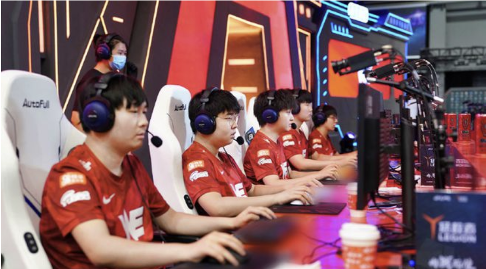 WE被TES打出碾压局，赛后引发诸多粉丝不满