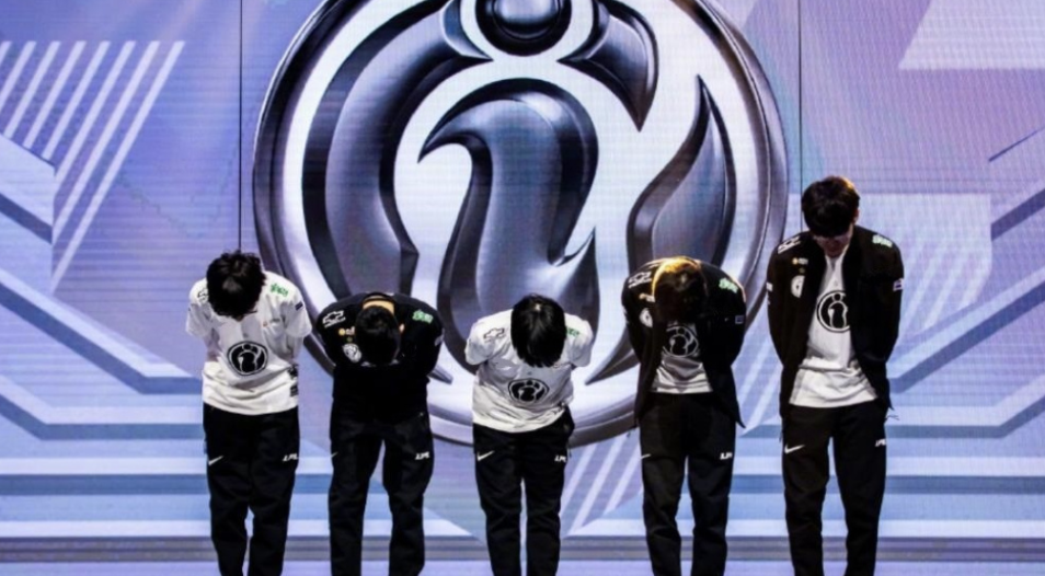 EDG在商务方面大赚特赚，拥有高达14家赞助商