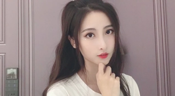 LPL有不少新解说面孔出现，多为美女解说