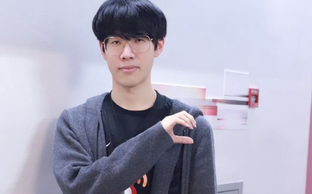 海外粉丝怒斥BLG糟透了，不如看Uzi打比赛
