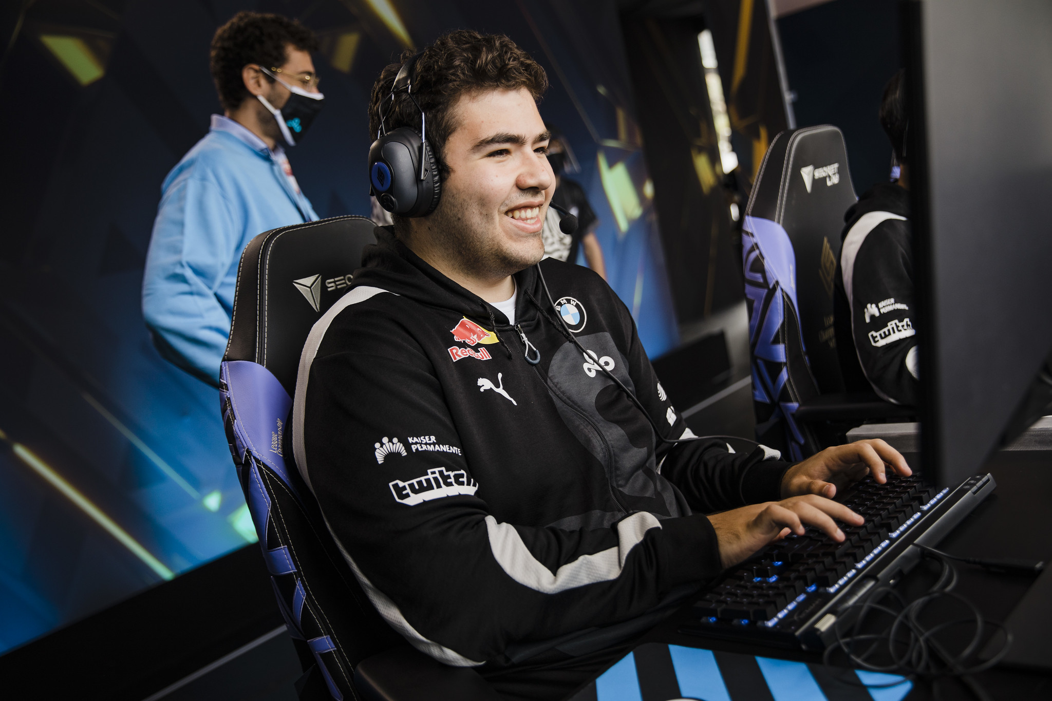 Cloud9战胜FLY之后锁定第五名，将在首轮对战CLG