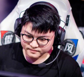 RNG输给BLG后，Uzi直播放歌曲《好日子》庆祝