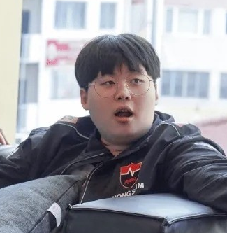 虎娘日报：13.5版本改动预览网友指出EDG猫咪皮肤问题