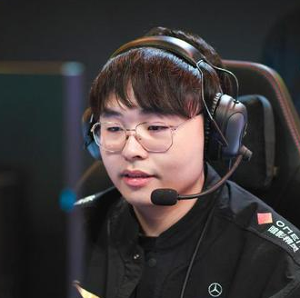 落后2W经济！零龙塔！RNG惨败给JDG后，官博沦陷