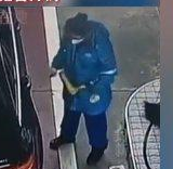 孙亚龙加油扔钱让人捡？笑笑:我驾照都没有