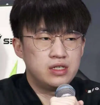 “Theshy一踢四，韦神有望复出”，LPL转会形势明朗