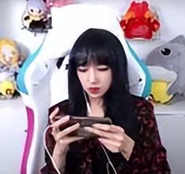 程潇单排53星，邓紫棋操作获狼队FLY认可