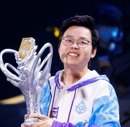 云顶之弈TOC4决赛落幕弈棋元素冠军奖杯见证CN弈士出征世界赛