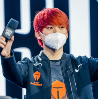 S12“最励志战队”诞生，辅助打S赛是兼职，却率队击败TES