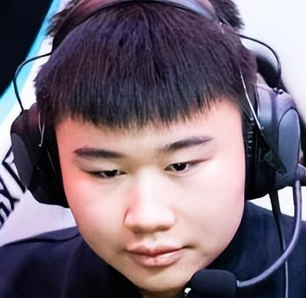 RNG加赛不敌GEN，小组第二晋级8强！小花生节奏起飞