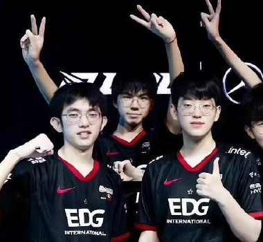 海外网友热议8强分组：RGE未必会输给JDG