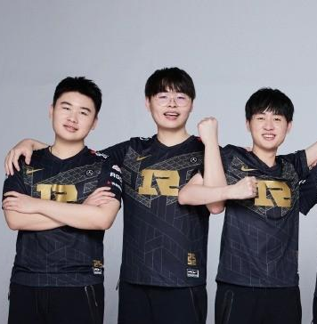 RNG不敌DRX，官博沦陷！粉丝怒斥：丢人现眼