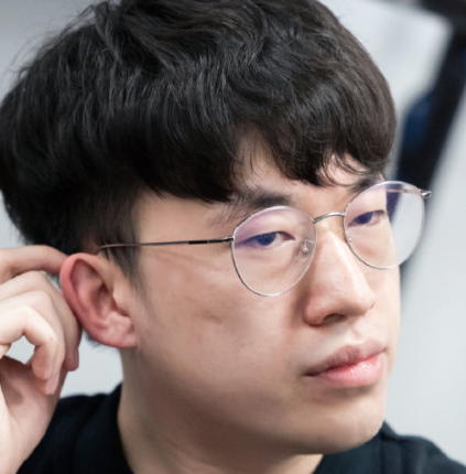 RNG刚打美服就爆发冲突！小虎被IW队员狂ping