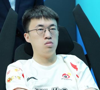 WBG赢下OMG后，小虎采访夸赞：这场侯爷BP做得还不错