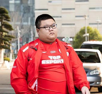 小鹏爆料：晴天在TES工资2万，拿的是LPL底薪