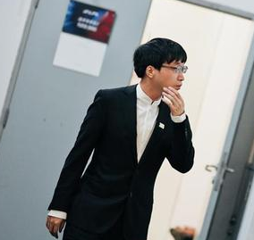 BLG成为最终赢家，休赛期官宣教练tabe加入