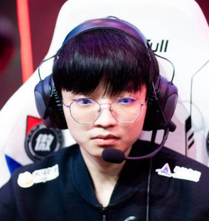 预言家直播爆料：iboy已经离队了，他说可能不打职业了