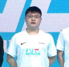 Uzi大量财产被冻结，被告上法庭！为了回归赛场