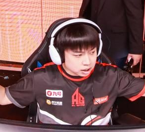 电竞公益全民阅读，成都AG大满贯选手张签助力乡村振兴