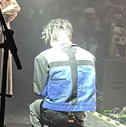 老番茄直播变装美女连线某幻，在家里遭粉丝举高高，直呼下不来了