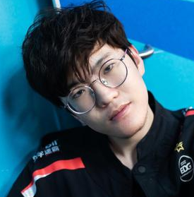 jiejie女友曝光！2人机场被偶遇！曾是著名前女友