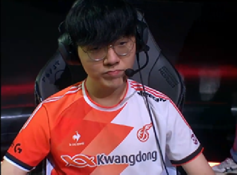 Canyon盲僧关键回旋踢逆天翻盘，DK2:0战胜KDF终结连败