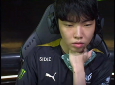 2-0险胜BRO锁定常规赛第一！Chovy阿狸孤身绕后完美拉扯斩四杀，GEN