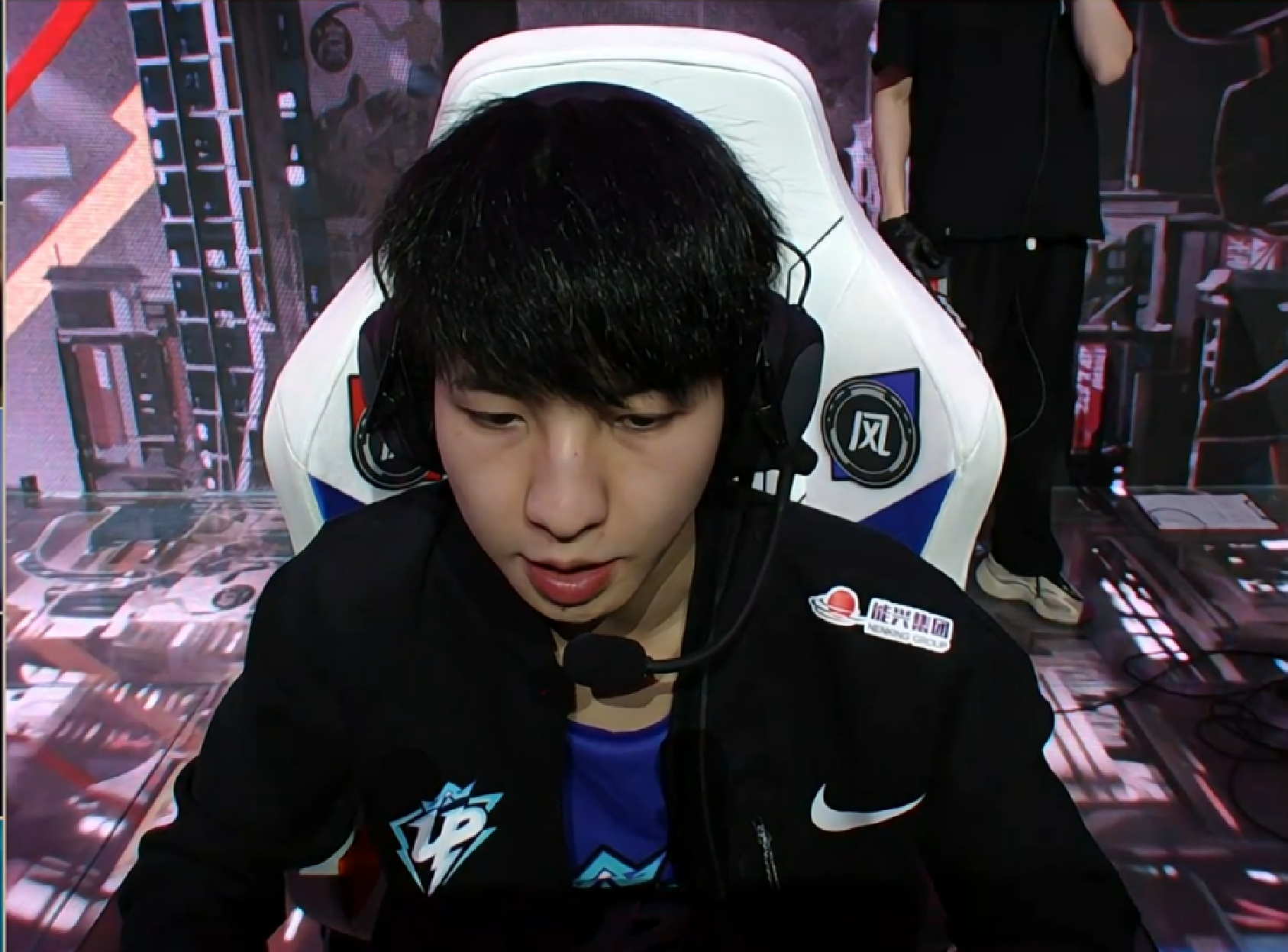 2021德玛西亚杯：Cryin对位单杀中路通关，UP速推EQX全胜出线