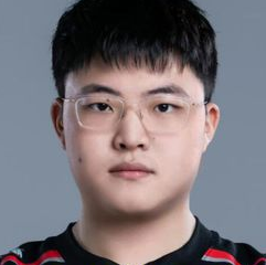小虎不尊重UZI被粉丝爆破？最尴尬握手环节诞生