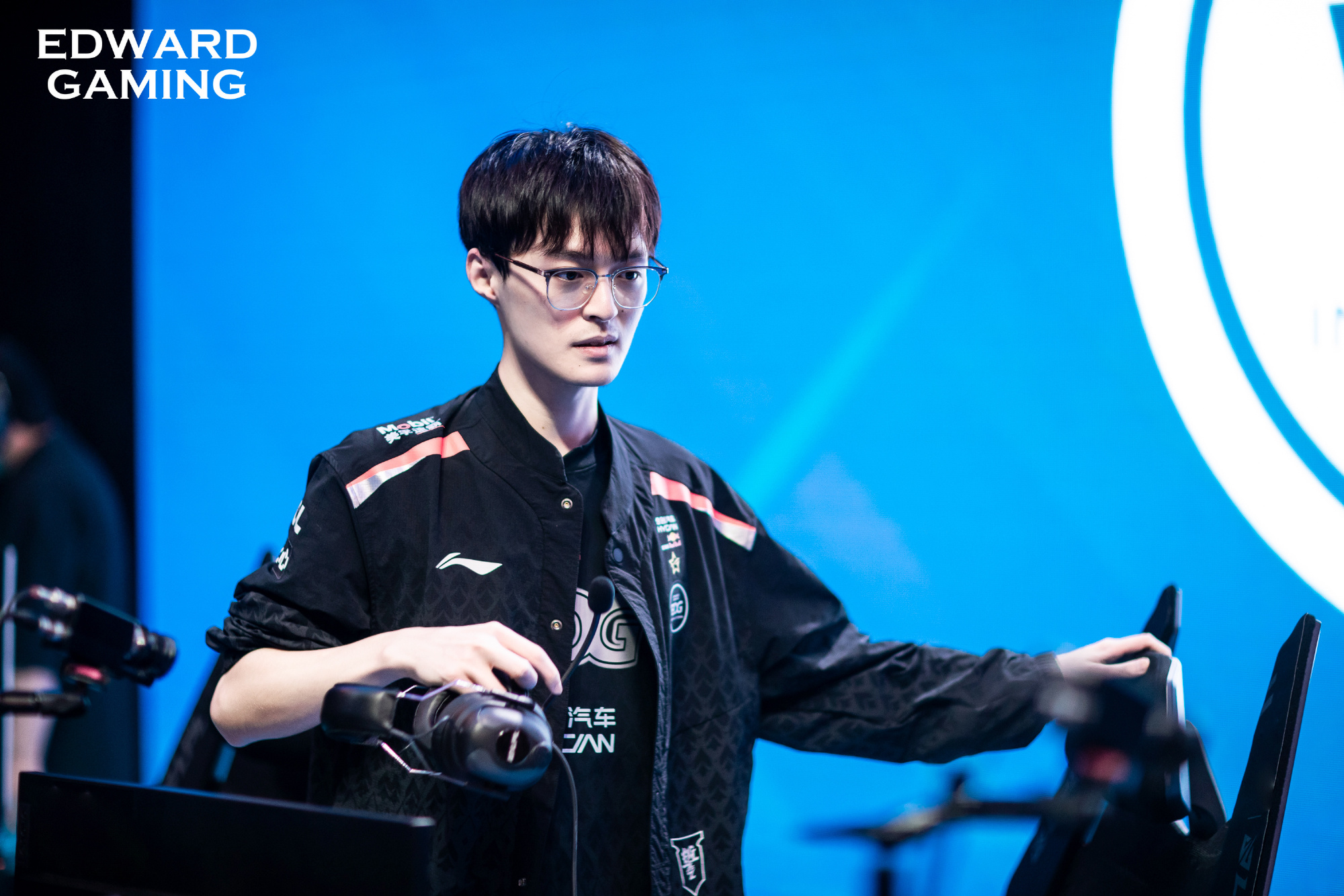 Fofo沙皇禁军之墙关键回推拿下双杀，EDG2比0击败LGD